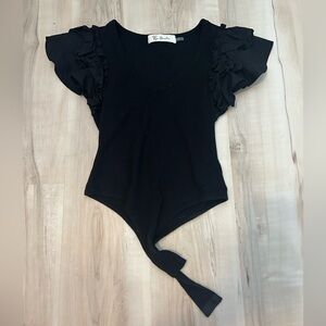 black v-neck/ruffle sleeve bodysuit